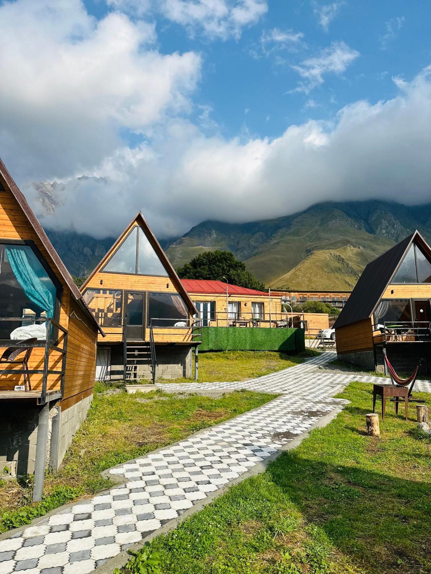 Guesthouse Elli & Cottages Kazbegi Exterior photo