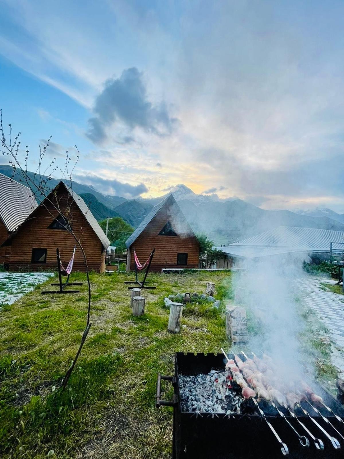 Guesthouse Elli & Cottages Kazbegi Exterior photo