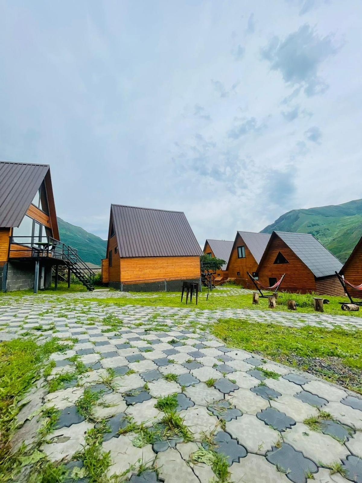 Guesthouse Elli & Cottages Kazbegi Exterior photo